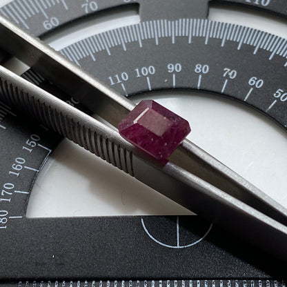 RUBY CORUNDUM NATURAL GEMSTONE : LUC YEN, VIETNAM. 3.30Ct MFG5473