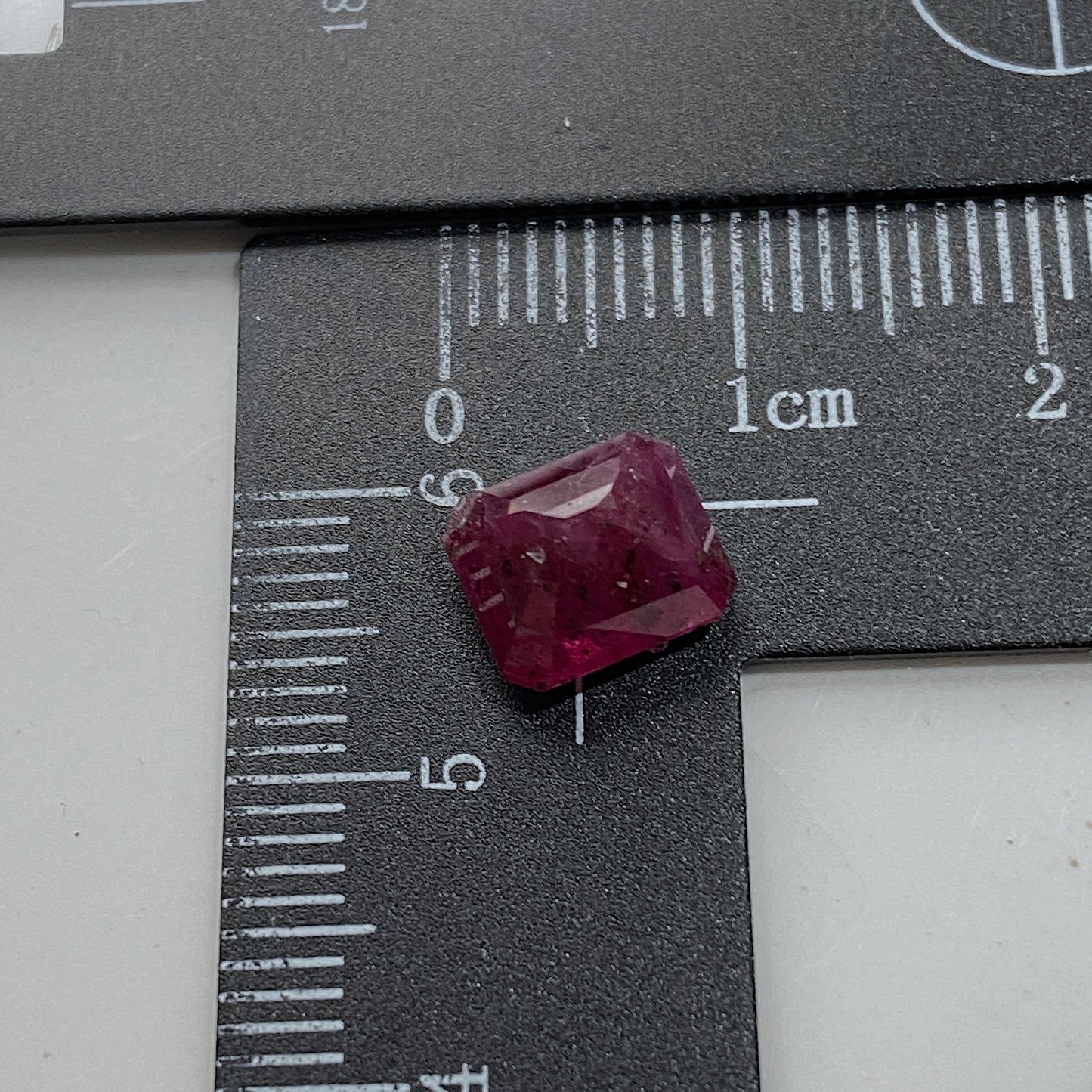 RUBY CORUNDUM NATURAL GEMSTONE : LUC YEN, VIETNAM. 3.30Ct MFG5473