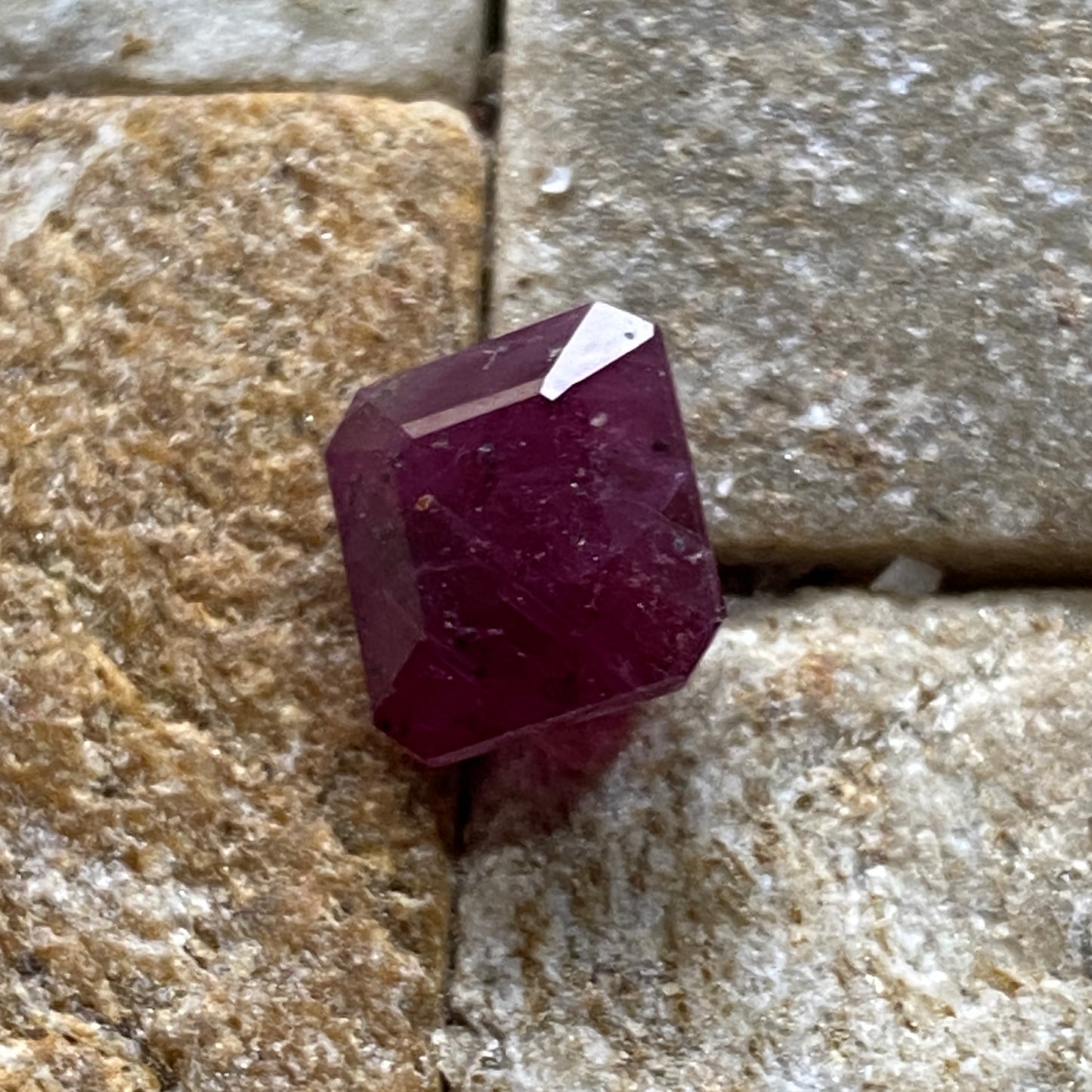 RUBY CORUNDUM NATURAL GEMSTONE : LUC YEN, VIETNAM. 3.30Ct MFG5473