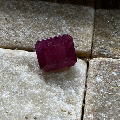 RUBY CORUNDUM NATURAL GEMSTONE : LUC YEN, VIETNAM. 3.30Ct MFG5473