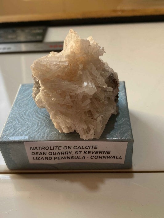 NATROLITE : DEAN QUARRY, ST KEVERNE, THE LIZARD PENINSULA, CORNWALL 67g MF5165