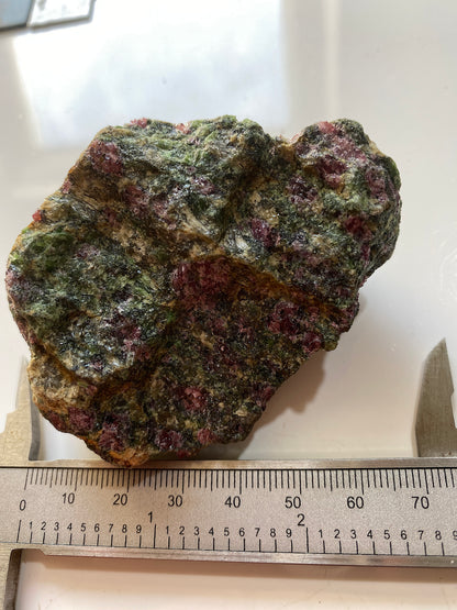 GARNETV RICH ECLOGITE : ALMKLOR, SUNNIMAR, NORWAY. 158g. MF5167