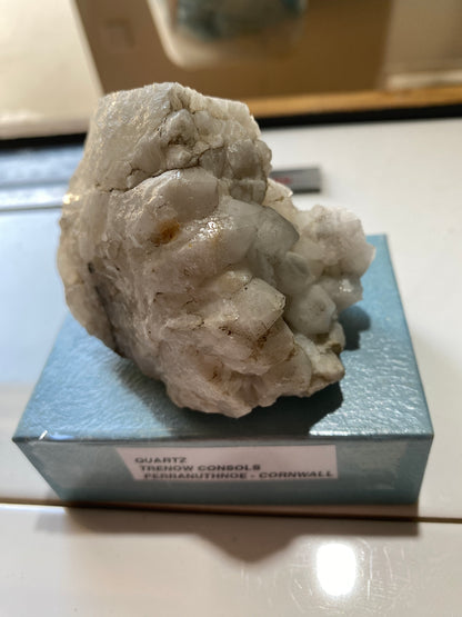 QUARTZ : TRENOW CONSOLS, PERRANUTHNOE, CORNWALL  215g MF5170