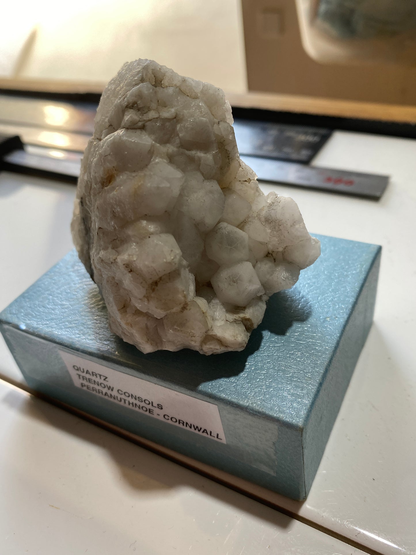 QUARTZ : TRENOW CONSOLS, PERRANUTHNOE, CORNWALL  215g MF5170