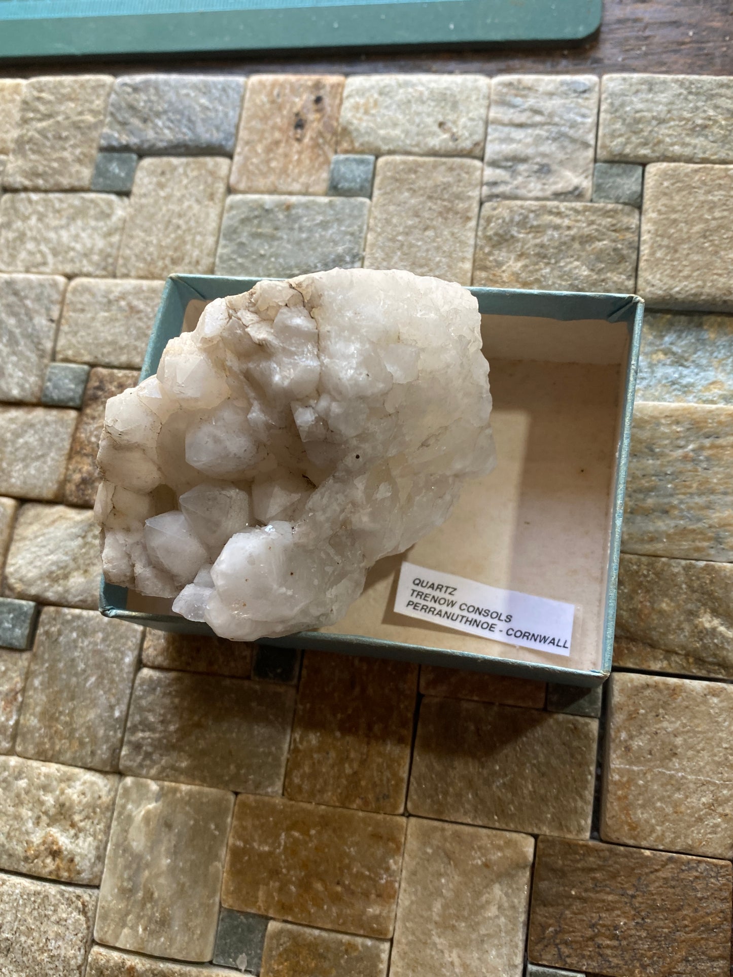 QUARTZ : TRENOW CONSOLS, PERRANUTHNOE, CORNWALL  215g MF5170