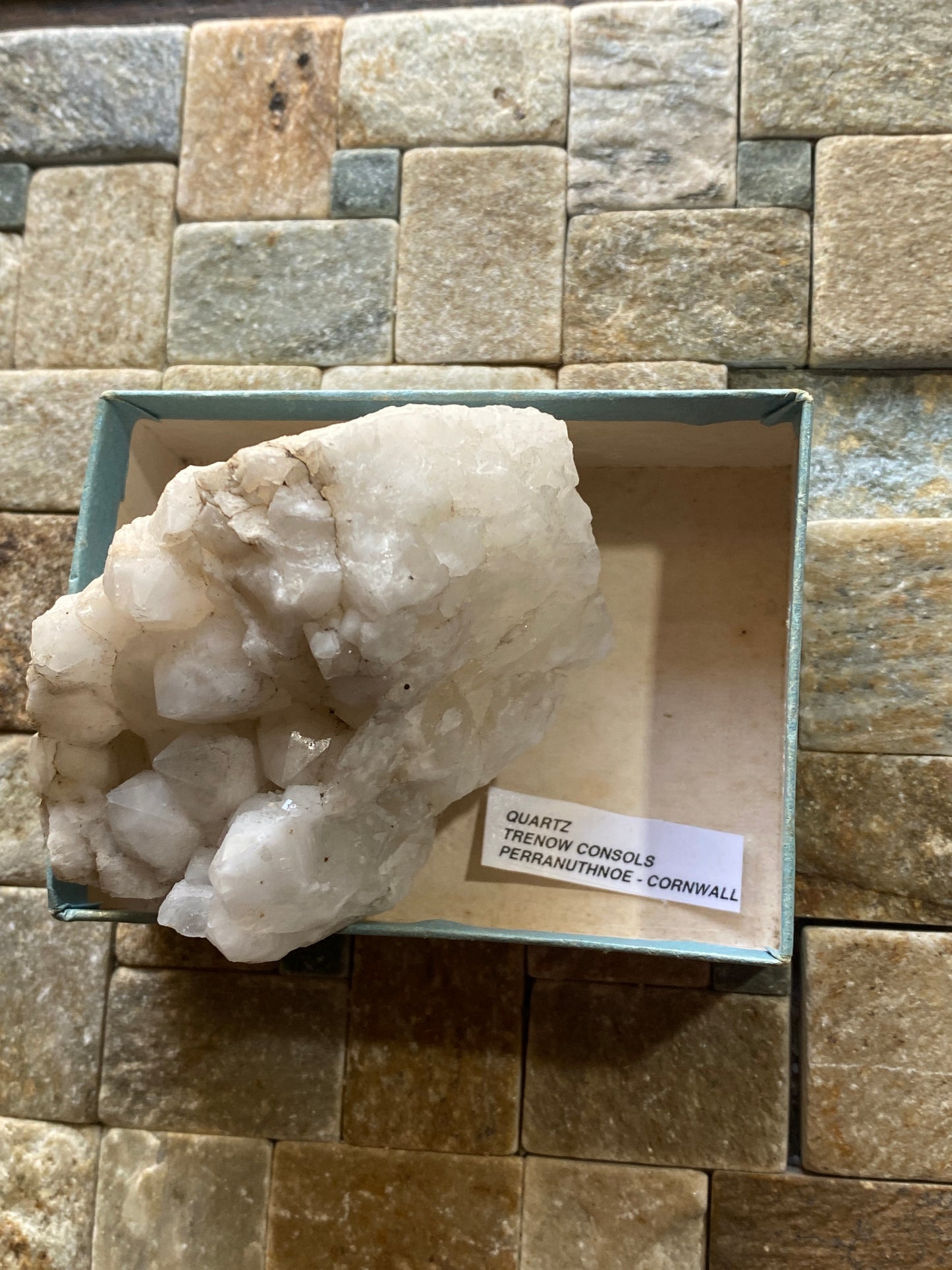 QUARTZ : TRENOW CONSOLS, PERRANUTHNOE, CORNWALL  215g MF5170