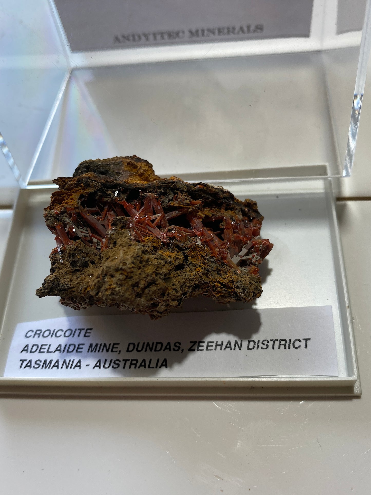 CROCOITE : ADELAIDE MINE, TASMANIA, AUSTRALIA. 37g. MF5172
