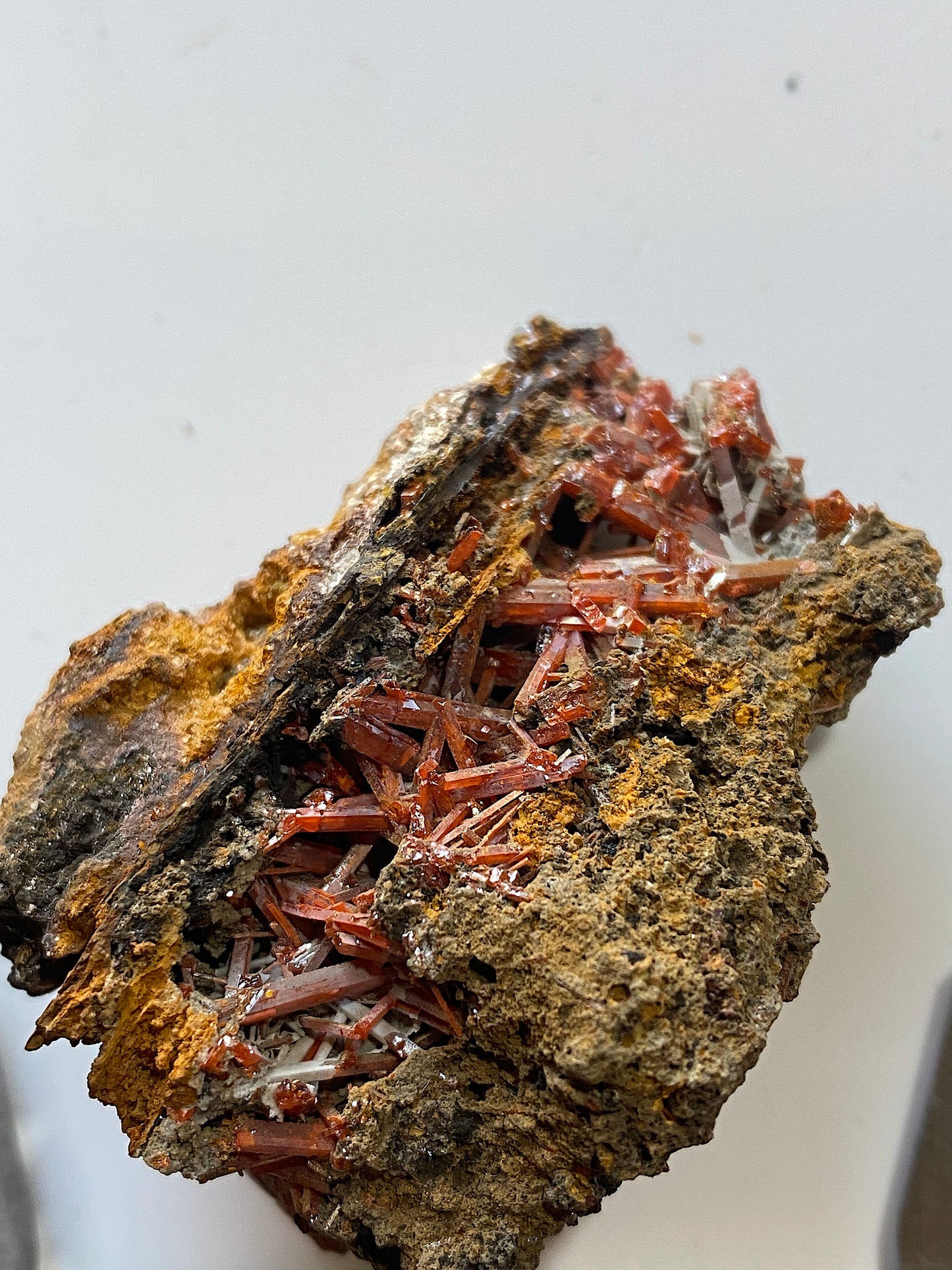 CROCOITE : ADELAIDE MINE, TASMANIA, AUSTRALIA. 37g. MF5172