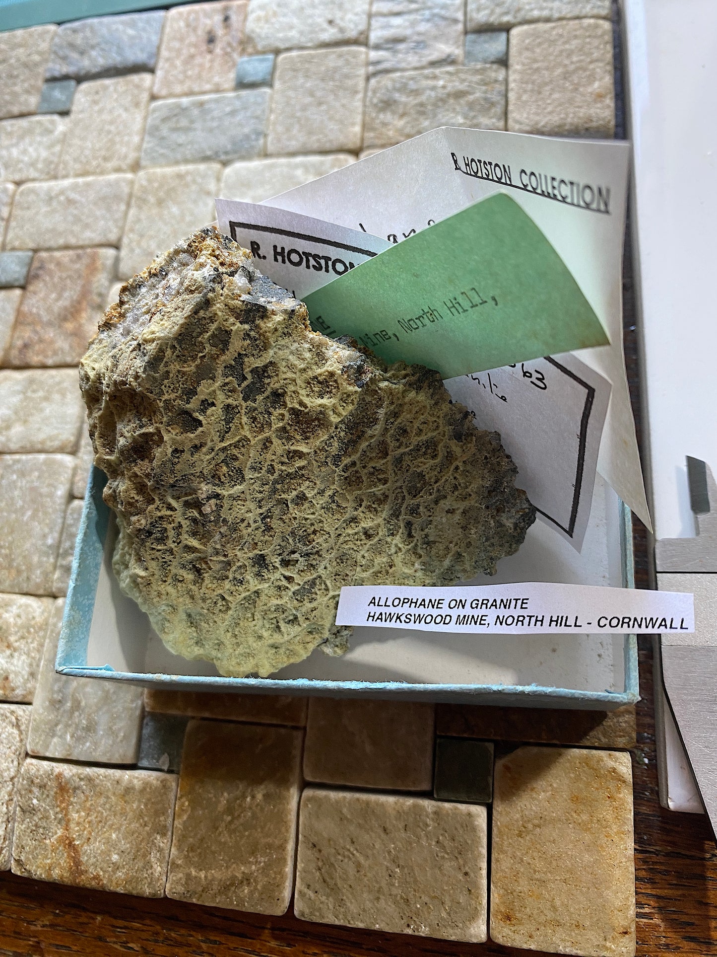 ALLOPHANE : HAWKSWOOD MINE, NORTH HILL, CORNWALL  175g MF5173