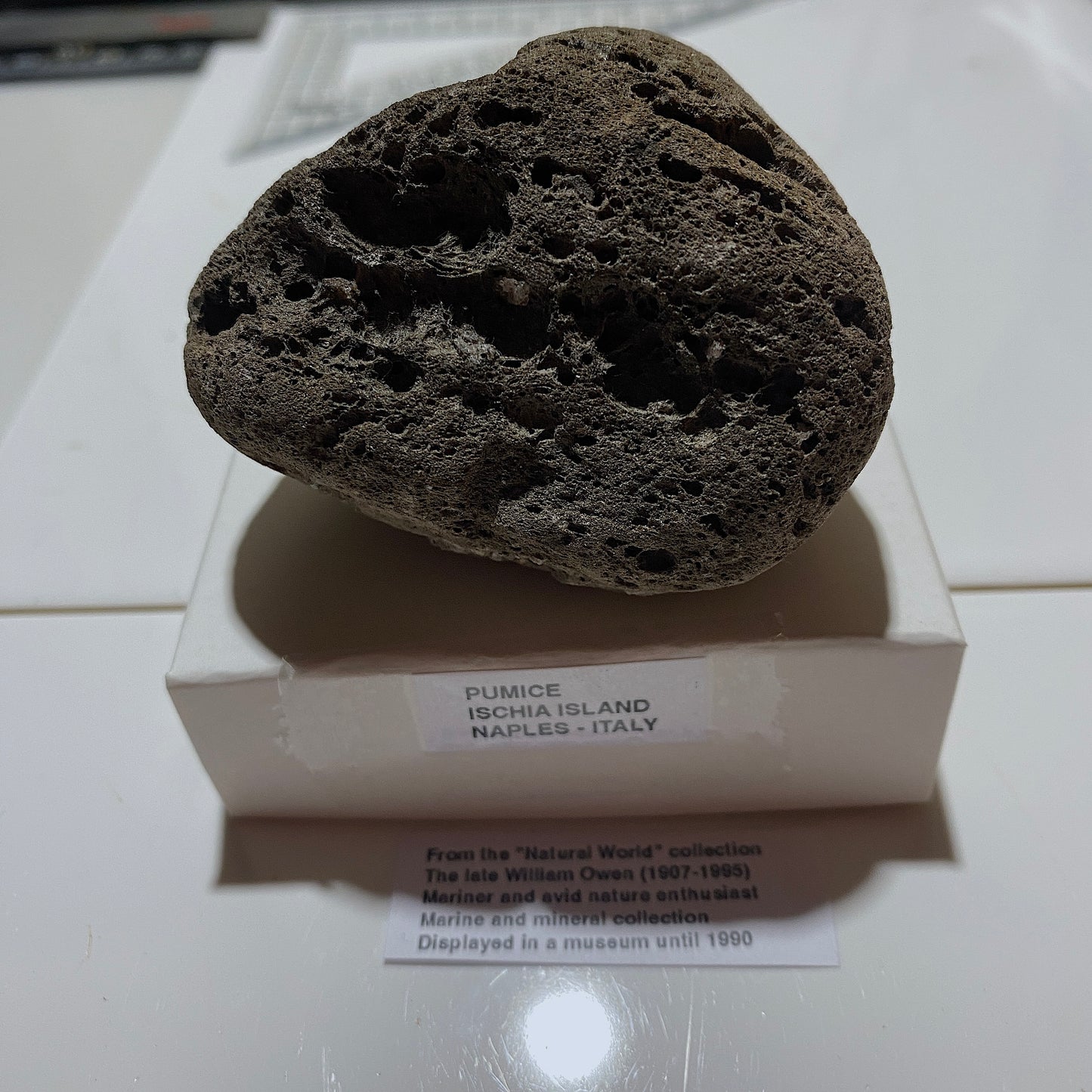 PUMICE VOLCANIC EJECTA : ISCHIA ISLAND, NAPLES, ITALY. 34g MF4530