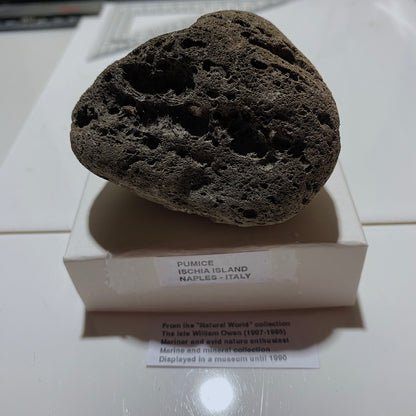 PUMICE VOLCANIC EJECTA : ISCHIA ISLAND, NAPLES, ITALY. 34g MF4530
