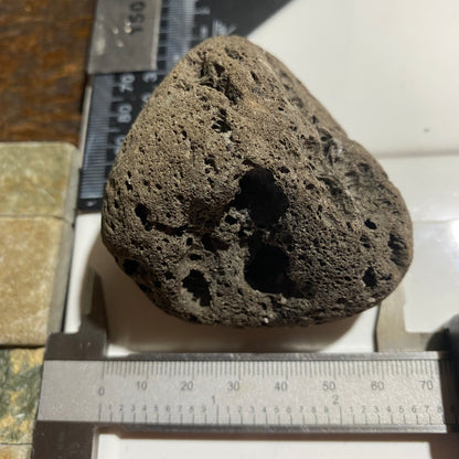 PUMICE VOLCANIC EJECTA : ISCHIA ISLAND, NAPLES, ITALY. 34g MF4530