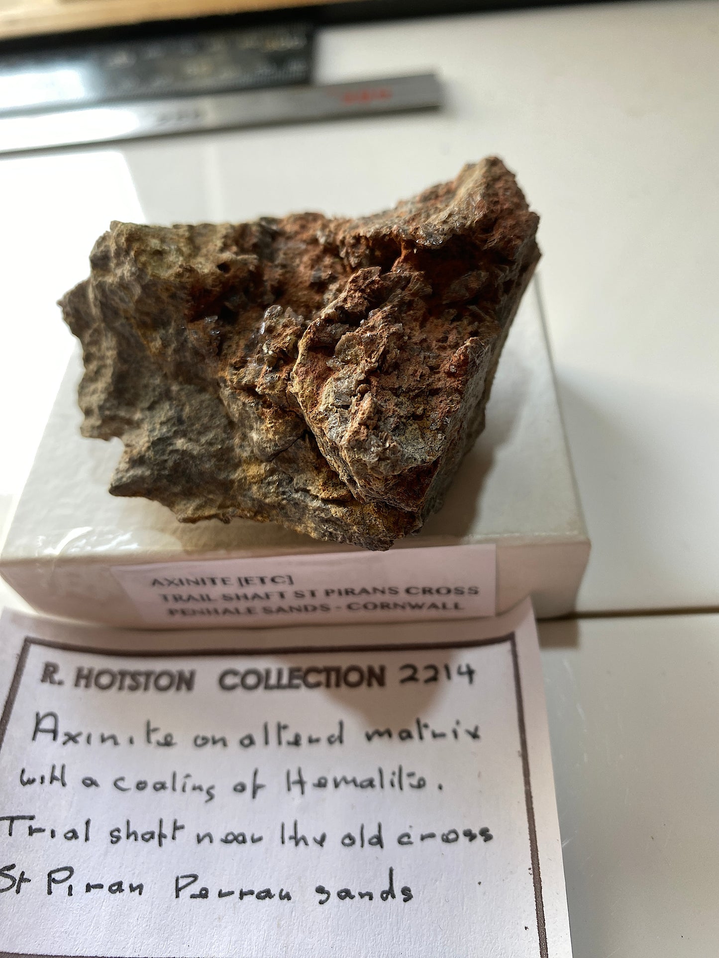 AXINITE [ETC] ON MATRIX : TRIAL SHAFT, ST PIRAN'S CROSS, PENHALE SANDS, CORNWALL  MF5181