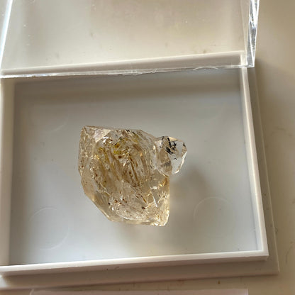 PETROLEUM QUARTZ CRYSTAL - KHUZDAR DISTRICT, BALOCHISTAN, PAKISTAN 3g MF4427