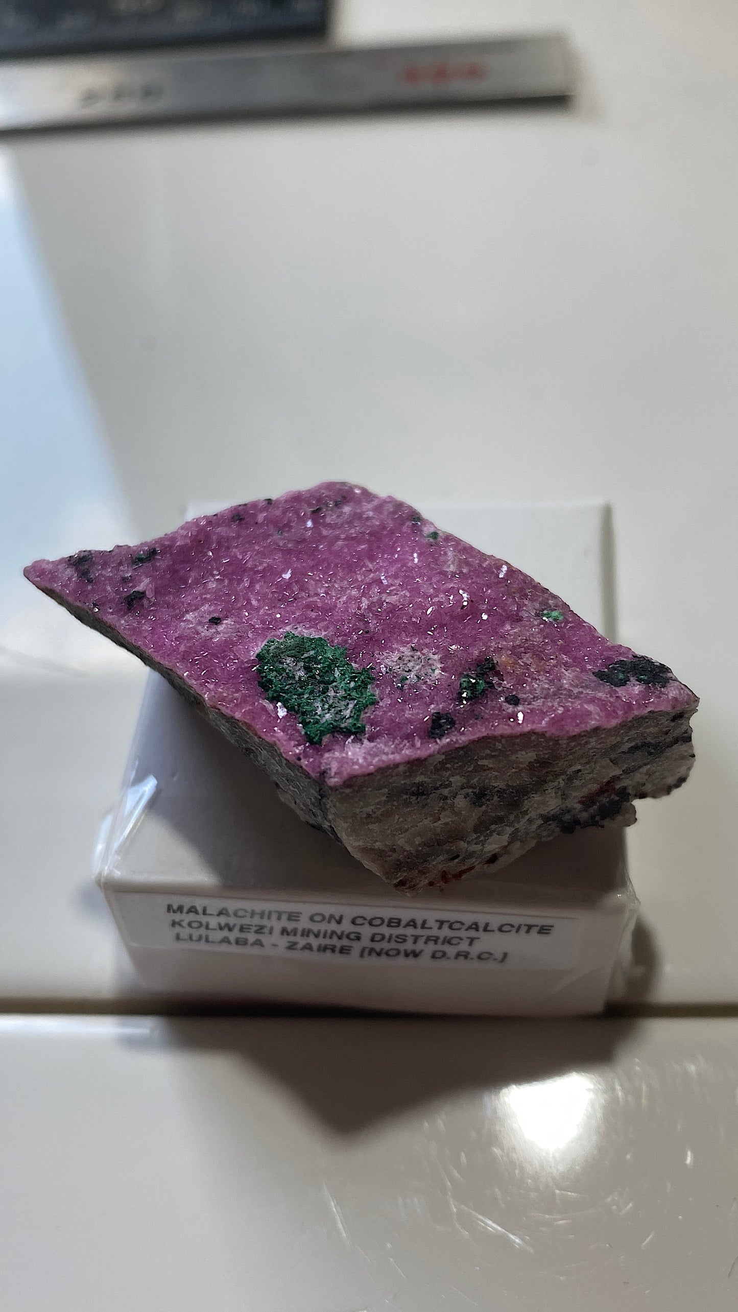 MALACHITE ON COBALT BEARING CALCITE : KOLWEZI M.D., LUALABA, ZAIRE. 26g MF5184