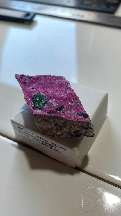 MALACHITE ON COBALT BEARING CALCITE : KOLWEZI M.D., LUALABA, ZAIRE. 26g MF5184
