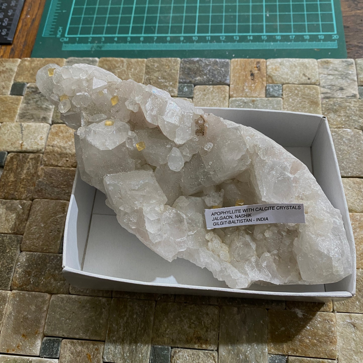 APOPHYLLITE WITH CALCITE CRYSTALS - JALGAON, MAHARASHTRA, INDIA. 588g MF4194