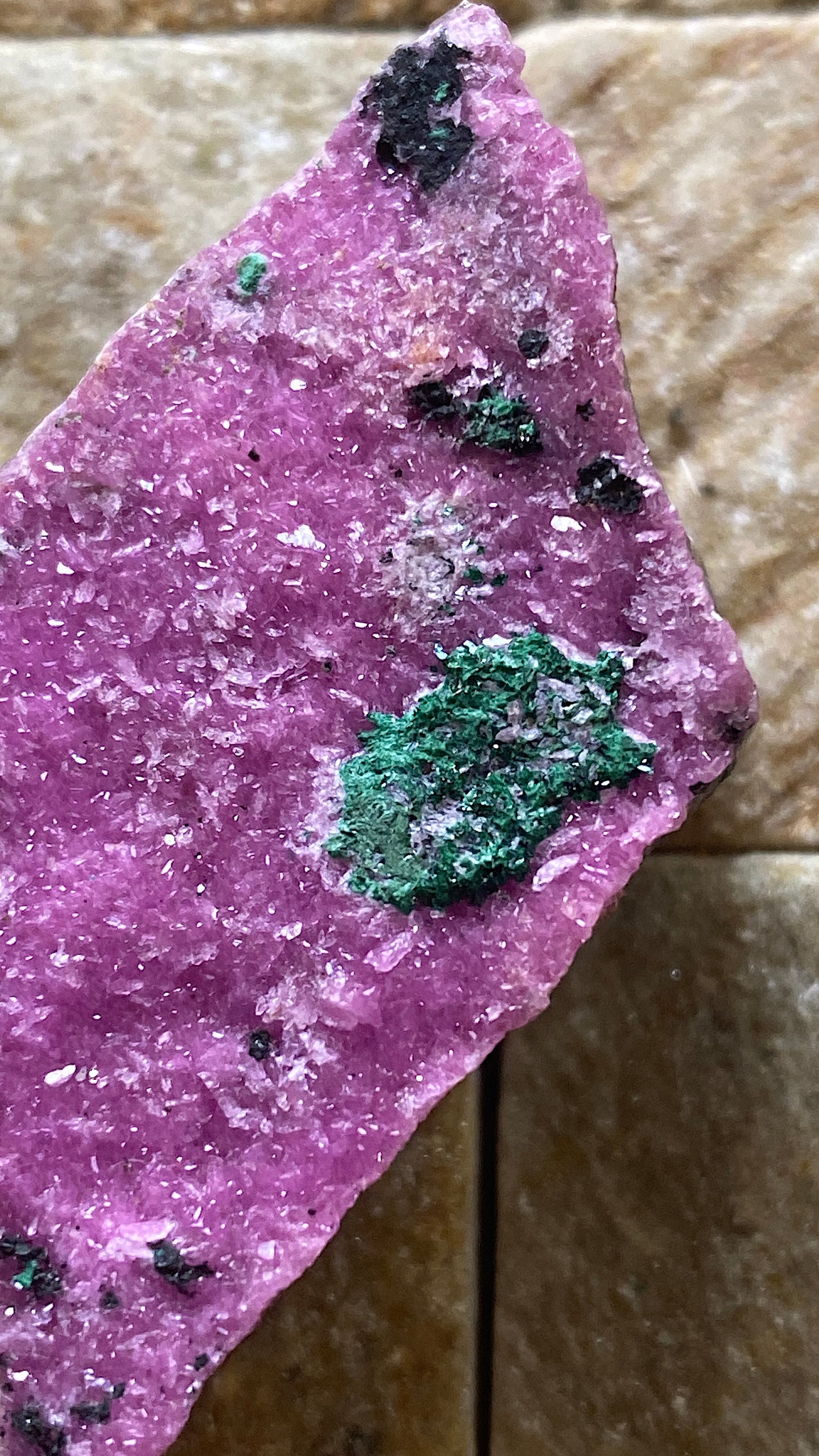 MALACHITE ON COBALT BEARING CALCITE : KOLWEZI M.D., LUALABA, ZAIRE. 26g MF5184