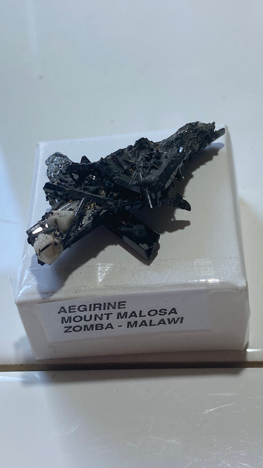 AEGIRINE : MOUNT MALOSA, ZOMBA, MALAWI. 7g MF5185