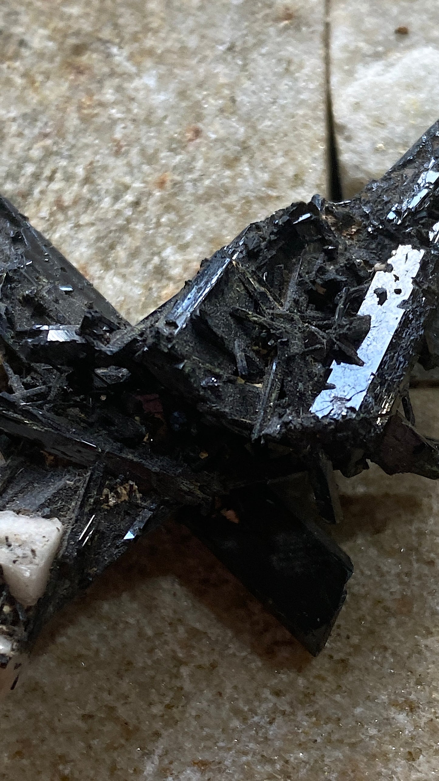 AEGIRINE : MOUNT MALOSA, ZOMBA, MALAWI. 7g MF5185
