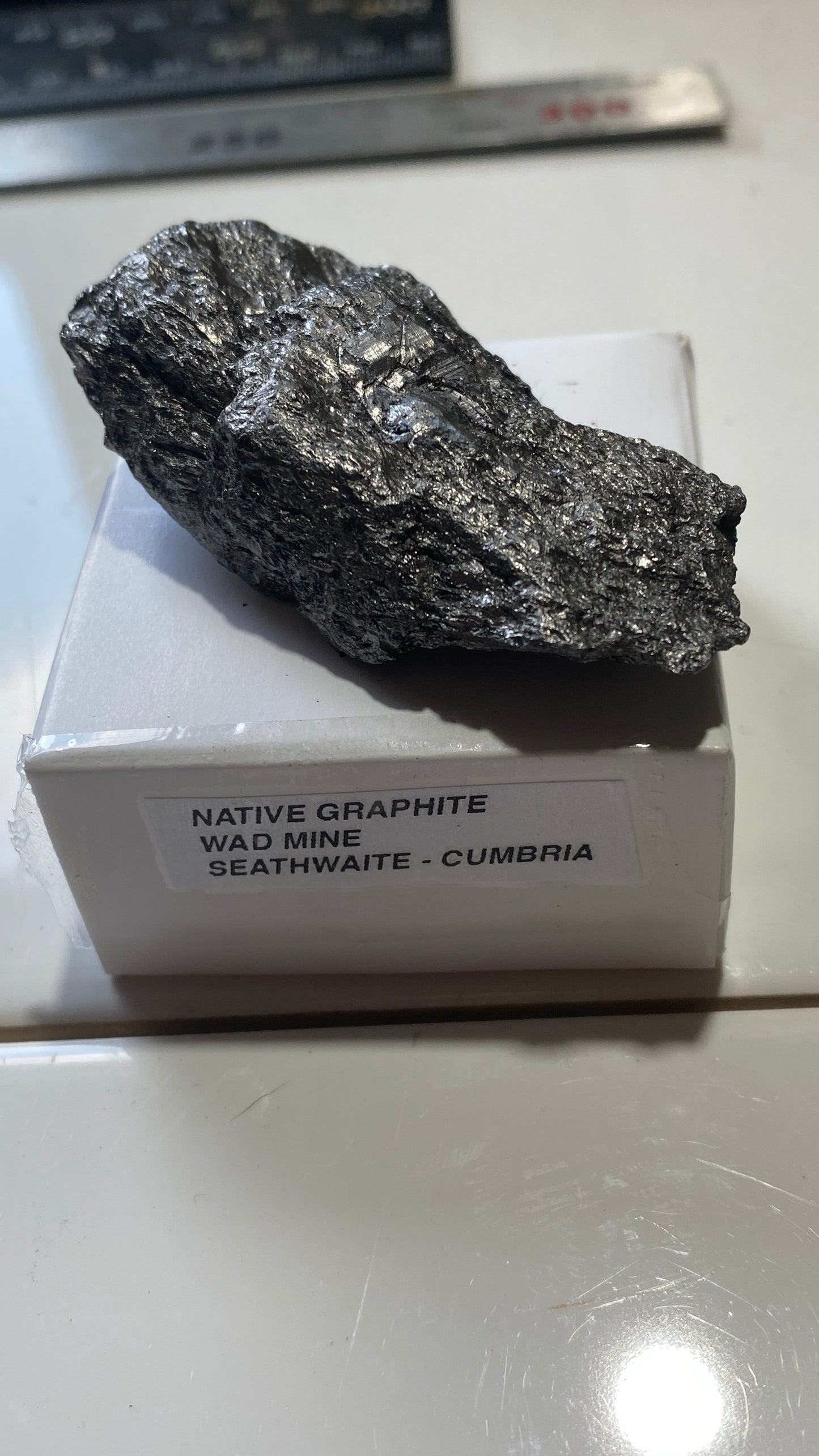 NATIVE GRAPHITE : WAD MINE, SEATHWAITE, BORROWDALE, CUMBRIA  28g MF5187