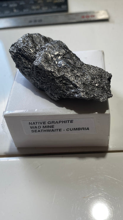 NATIVE GRAPHITE : WAD MINE, SEATHWAITE, BORROWDALE, CUMBRIA  28g MF5187