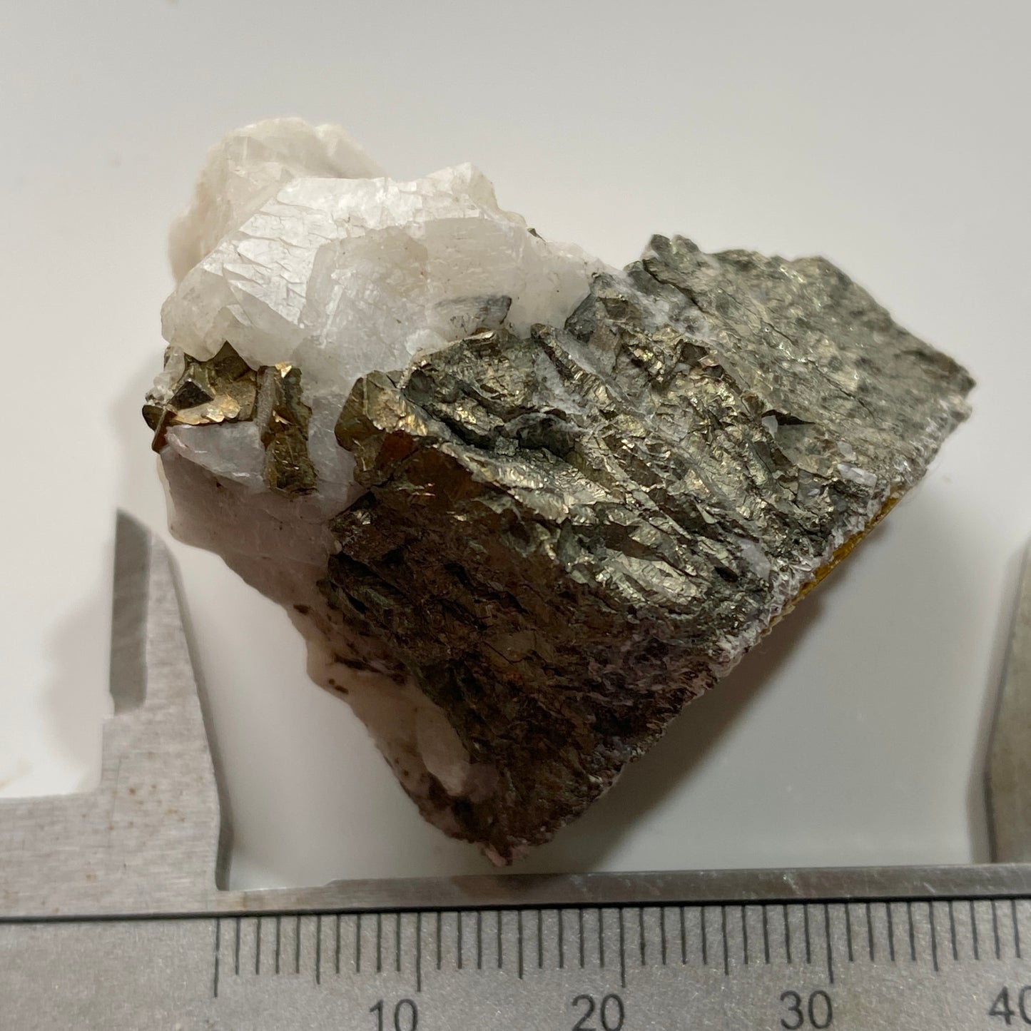 CHALCOPYRITE ON QUARTZ : HERODSFOOT MINE, CORNWALL, ENGLAND 45g MF4547