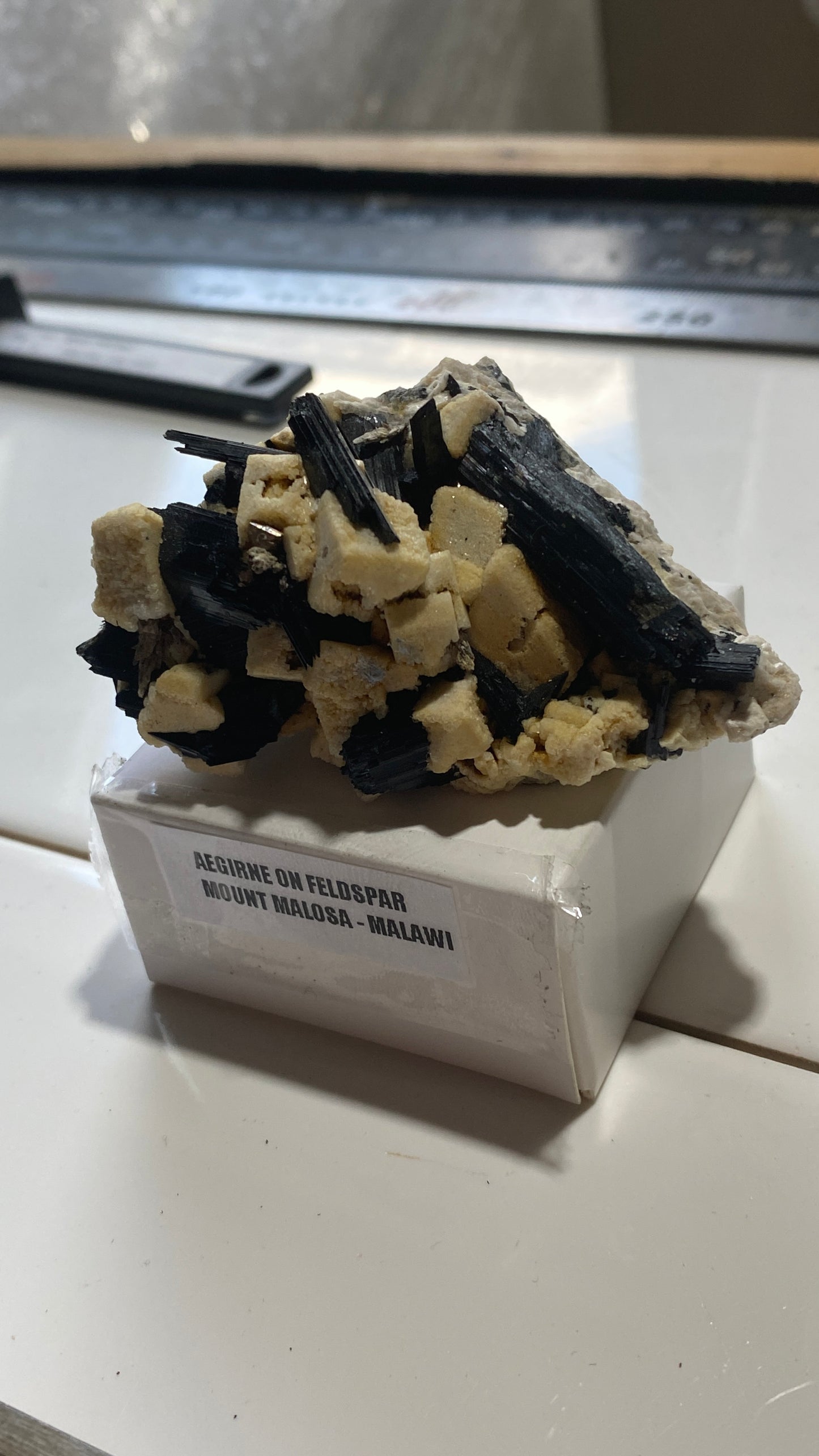 AEGIRINE ON FELDSPAR : MOUNT MALOSA, ZOMBA, MALAWI, AFRICA  73g MF5188