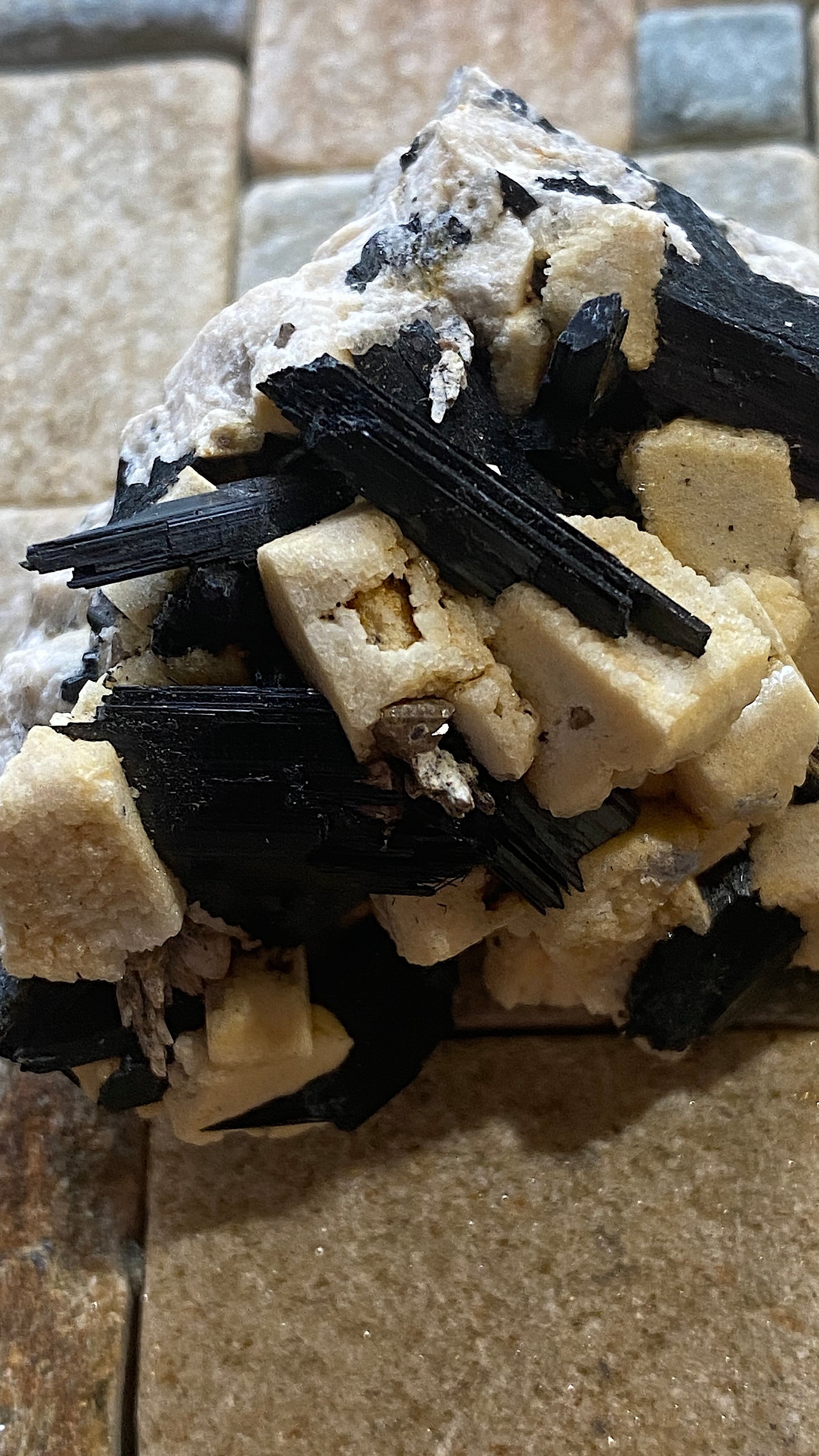 AEGIRINE ON FELDSPAR : MOUNT MALOSA, ZOMBA, MALAWI, AFRICA  73g MF5188