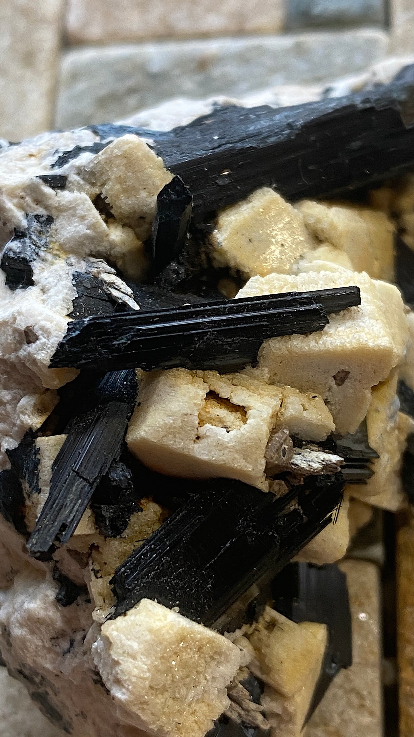 AEGIRINE ON FELDSPAR : MOUNT MALOSA, ZOMBA, MALAWI, AFRICA  73g MF5188