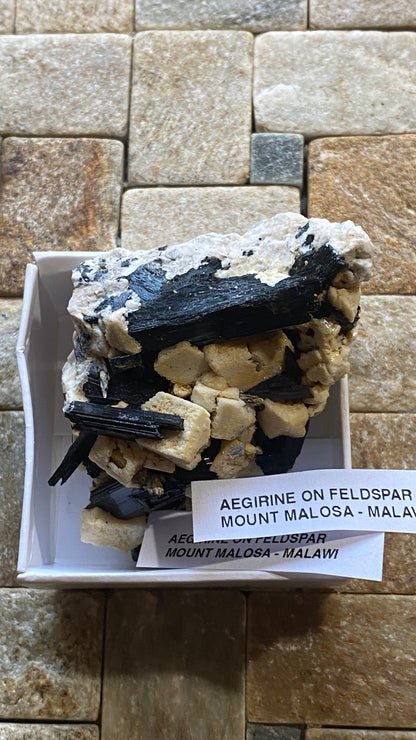 AEGIRINE ON FELDSPAR : MOUNT MALOSA, ZOMBA, MALAWI, AFRICA  73g MF5188
