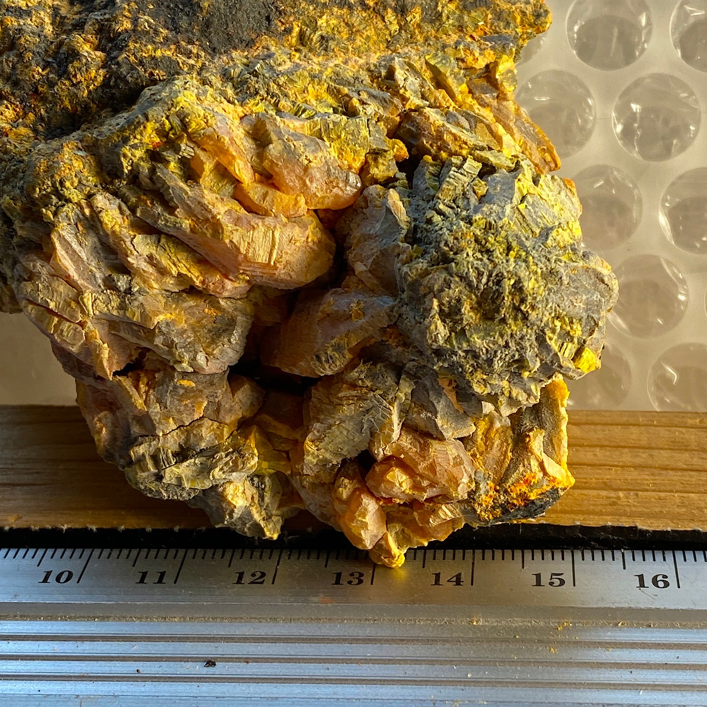 ORPIMENT FROM JIEPAIYU MINE, HUNAN, CHINA. 253g MF1350