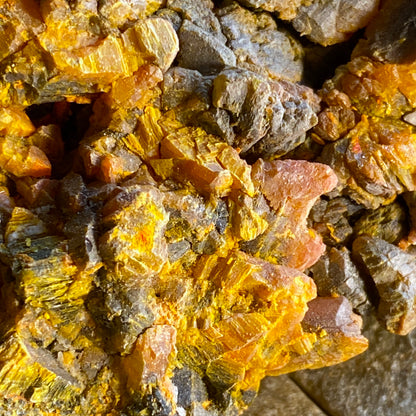 ORPIMENT FROM JIEPAIYU MINE, HUNAN, CHINA. 253g MF1350