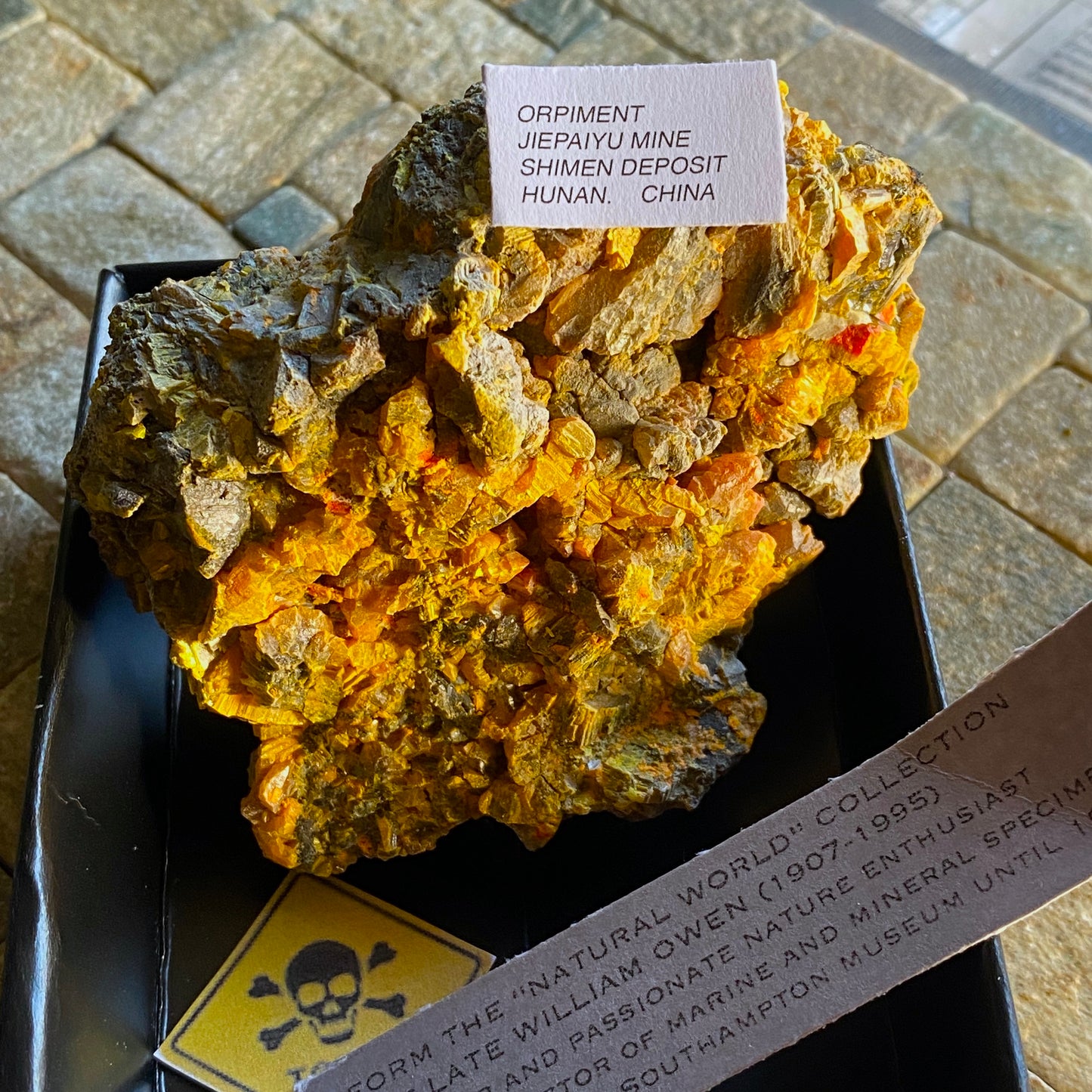 ORPIMENT FROM JIEPAIYU MINE, HUNAN, CHINA. 253g MF1350