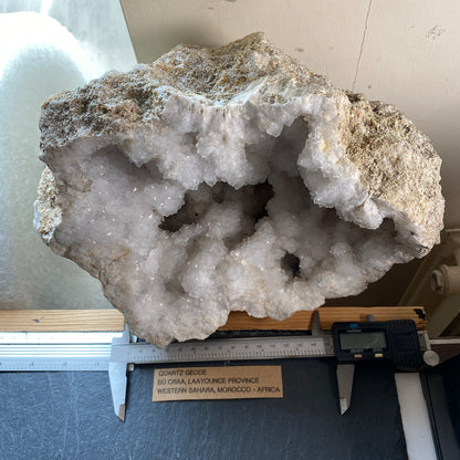 QUARTZ GEODE WONDERFUL MASSIVE PIECE FROM BU CRAA, MOROCCO 7.2kg MF2002