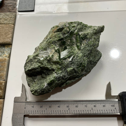 DIOPSIDE : MONTE CERVANDONE, DEVERO ALP, PIEDMONT - ITALY  304g MF4552