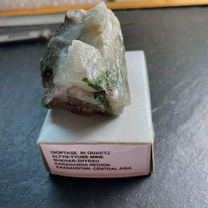 DIOPTASE ON QUARTZ FROM ALTYN-TYUBE, KAZAKHSTAN. 113g MF1391