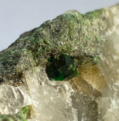 DIOPTASE ON QUARTZ FROM ALTYN-TYUBE, KAZAKHSTAN. 113g MF1391