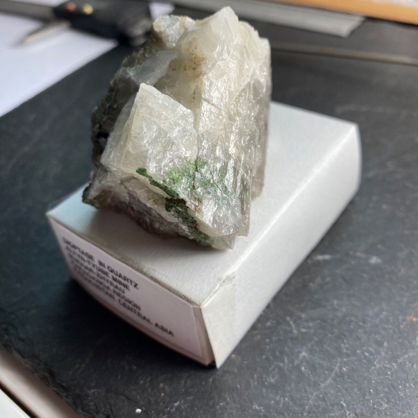 DIOPTASE ON QUARTZ FROM ALTYN-TYUBE, KAZAKHSTAN. 113g MF1391