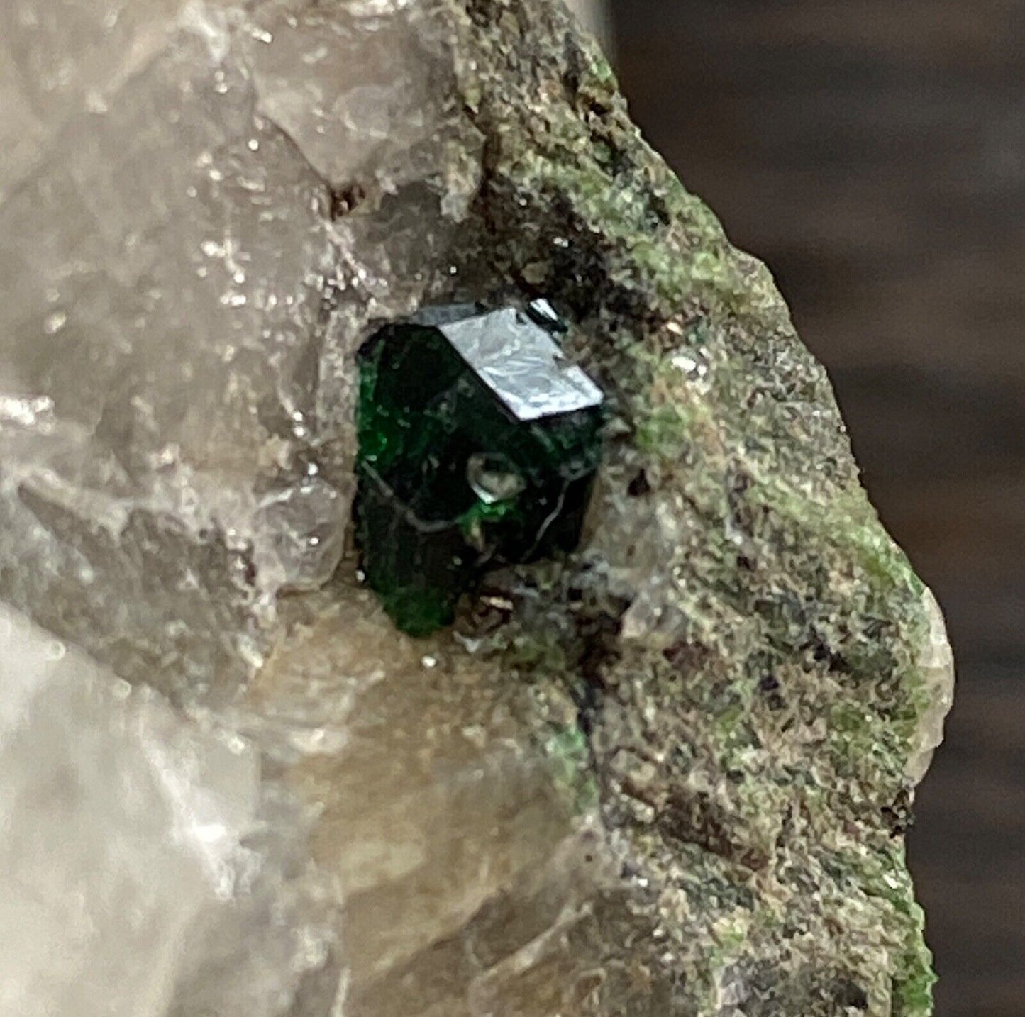 DIOPTASE ON QUARTZ FROM ALTYN-TYUBE, KAZAKHSTAN. 113g MF1391