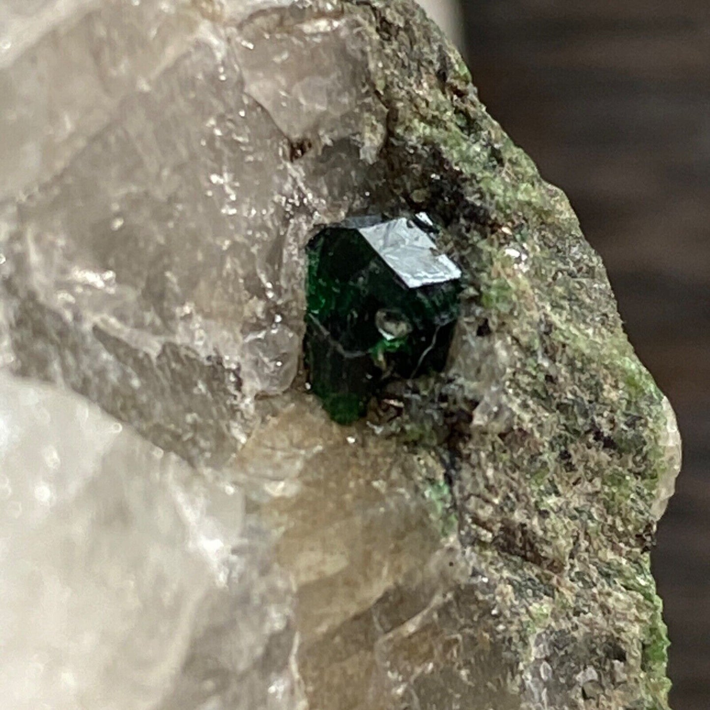 DIOPTASE ON QUARTZ FROM ALTYN-TYUBE, KAZAKHSTAN. 113g MF1391