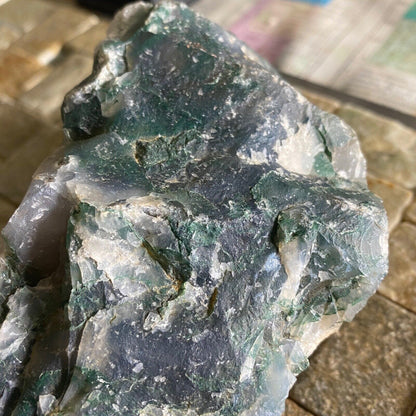 AGATE VERTE AVEC QUARTZ DE MORBI, INDE GRANDE 553g MF895