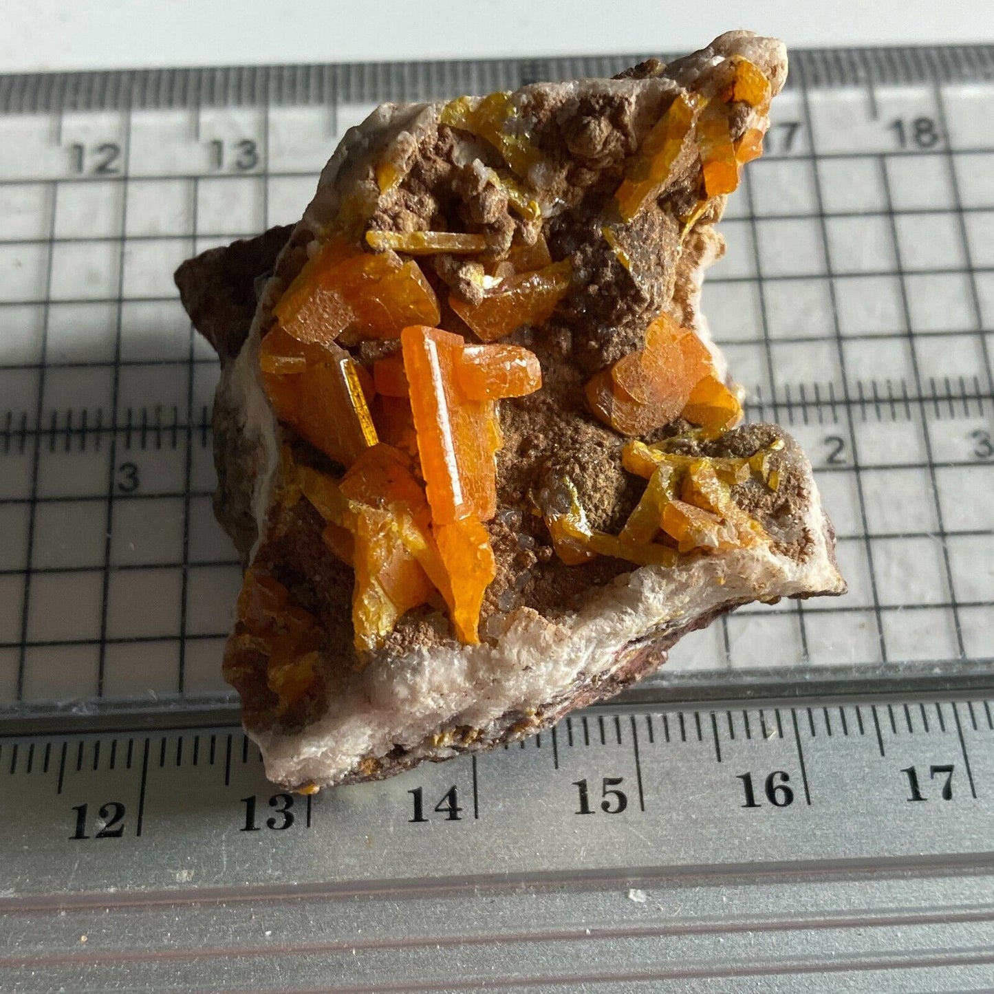 WULFENITA DE LAS MONTAÑAS DE LOS LAMENTOS, MÉXICO 38g MF6490