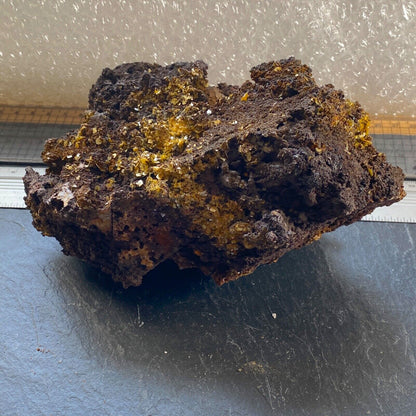 WULFENITE ON GOSSAN MATRIX SUBSTANTIAL PIECE FROM MEXICO 920g MF1100