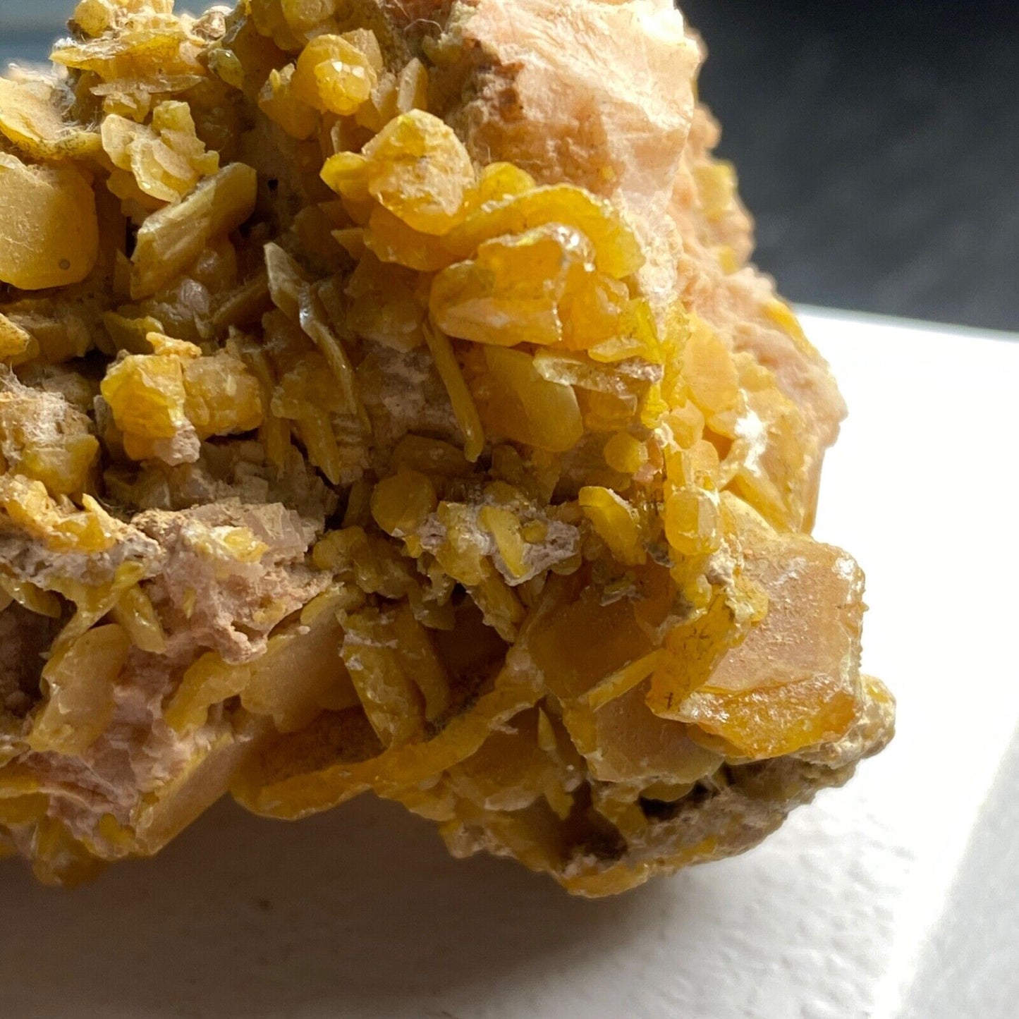 WULFENITE MULTIPLE CRYSTALS ON DOLOMITE MATRIX FROM MOROCCO 114g MF1162