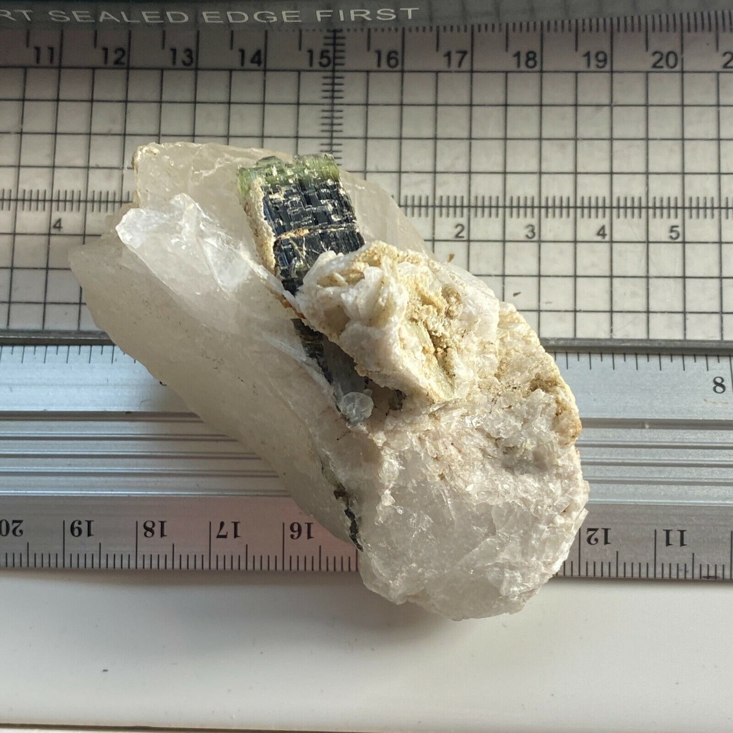 TOURMALINE EN QUARTZ &amp; ALBITE DE SKARDU, PAKISTAN 115g MF1334