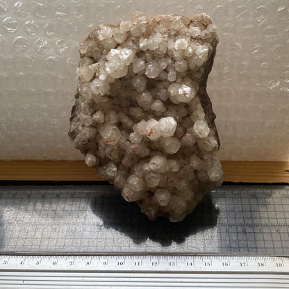 CALCITE AVEC HÉMATITE ÉCHANTILLON INHABITUEL DE LA MINE STANK, CUMBRIA LARGE 473gMF1177