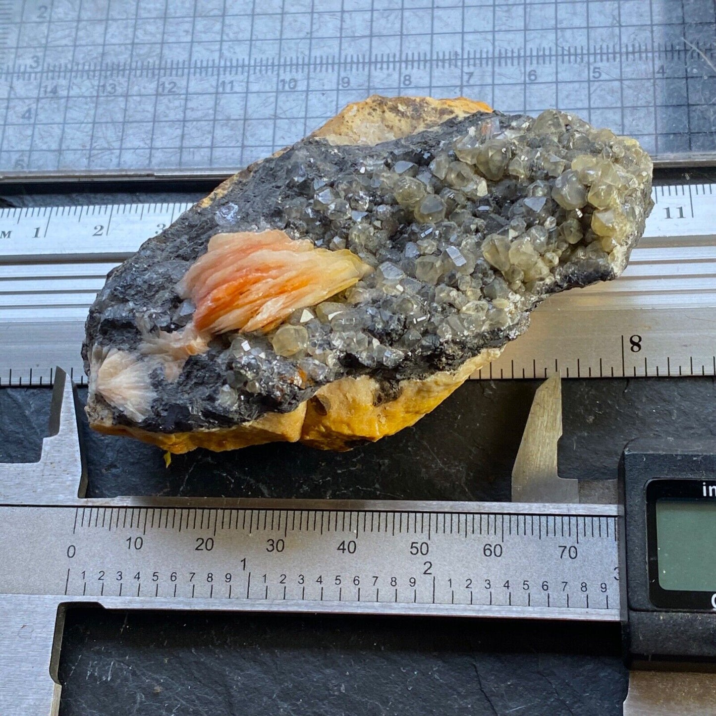 BARYTE ON CERRUSITE FROM LAS DALLES MINE, MOROCCO 188g MF1032