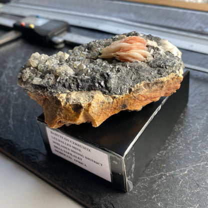 BARYTE ON CERRUSITE FROM LAS DALLES MINE, MOROCCO 188g MF1032