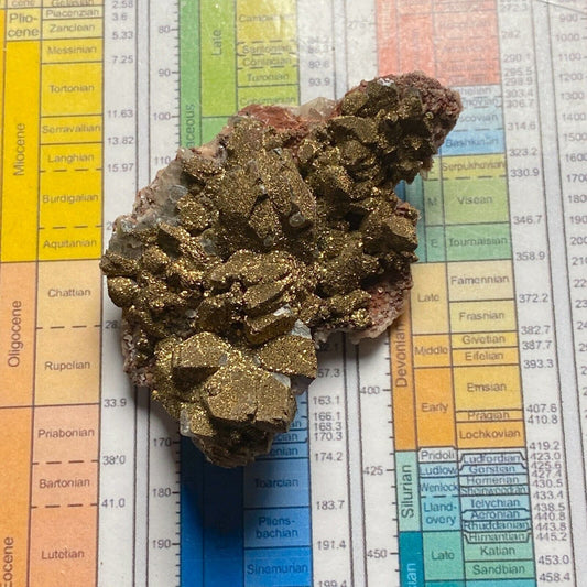 CRISTAUX DE CALCITE REVÊTEMENT PYRITE 30g MF7053P